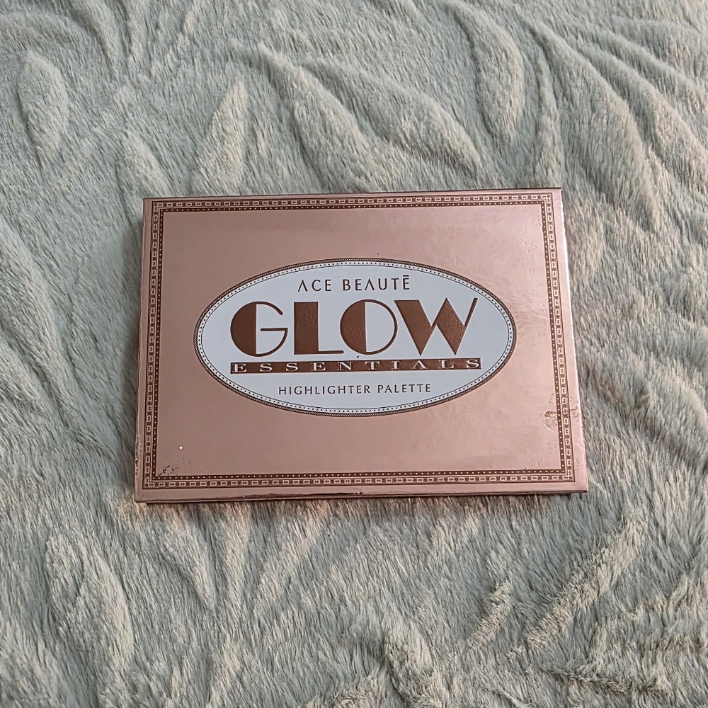 Ace Beaute Glow Essentials Highlighter Palette